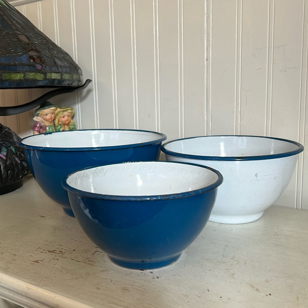 Vintage Yugoslavia blue white nesting enamelware mixing bowls set